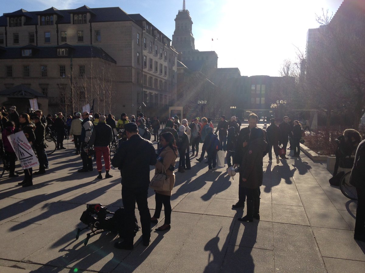 CycleTOUniRose's tweet image. Crowds gathering for die-in protest at Toronto city hall @FFSafeStreets @CycleToronto #TransformYonge #visionzero