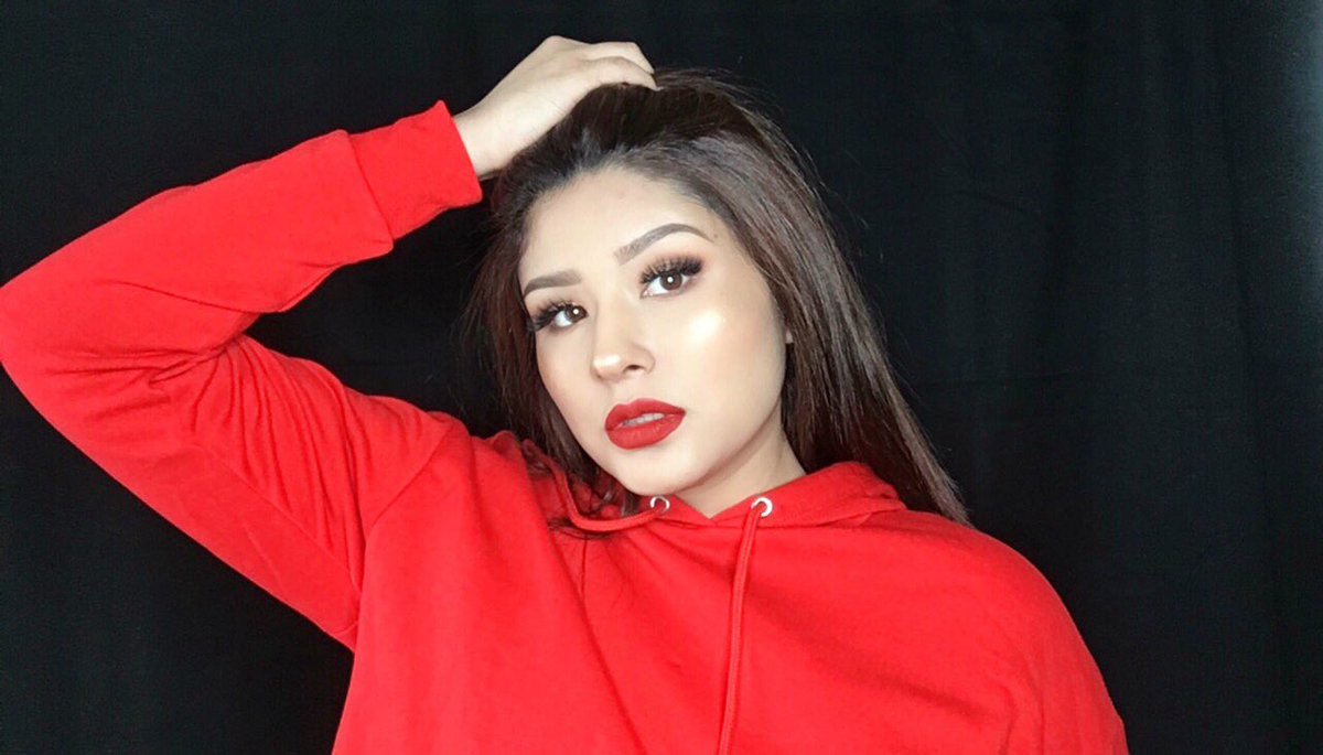 _drea01's tweet photo. Red is always the way to go ❤️ 
EYELASHES: Platinum Princess by @EylureOfficial 
EYEBROWS: Dark Brown Dipbrow Pomade @ABHcosmetics 
FOUNDATION: Beige Vanish stick foundation @HourglassMakeup 
LIPS: Uncensored @fentybeauty 
#eylure #anastasiabeverlyhills #hourglasscosmetics https://t.co/TUmjYjzF3F