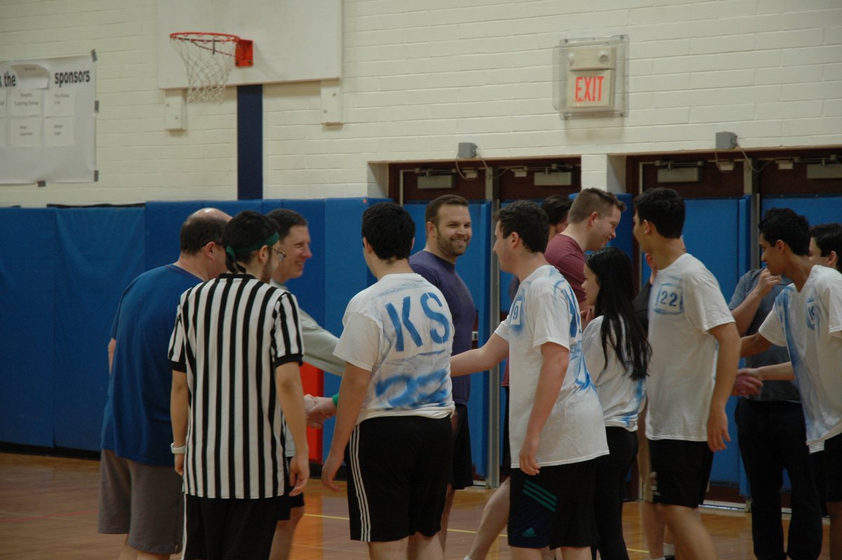 GreeleyLife's tweet photo. @HoraceGreeleySF @jhurgin @RRhodesCCSD Sportsmanship in action https://t.co/pX44TXJO3W