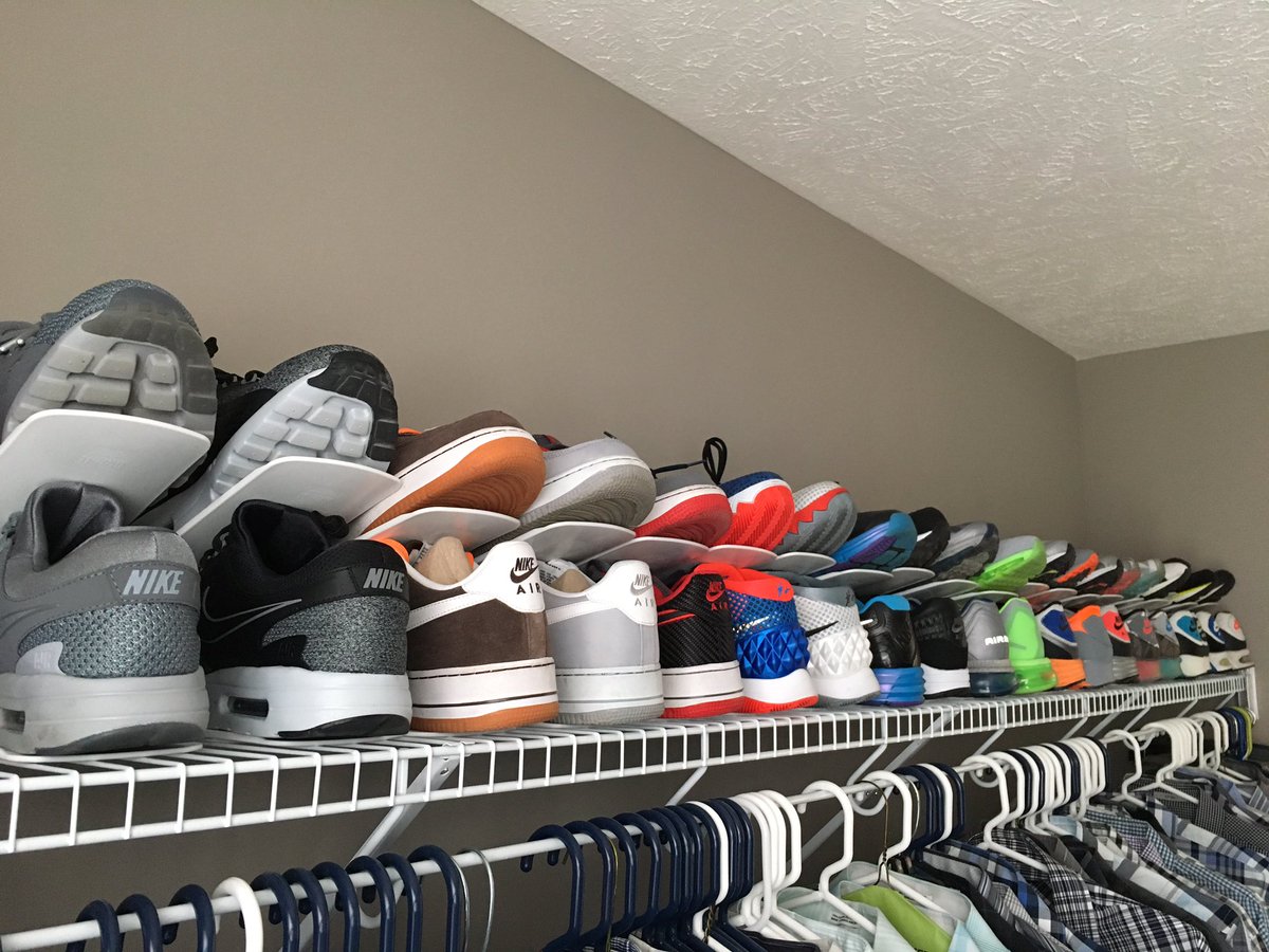 frdeluca's tweet image. Happy #AirMaxDay #sneakerhead #ihaveproblems 👟👟