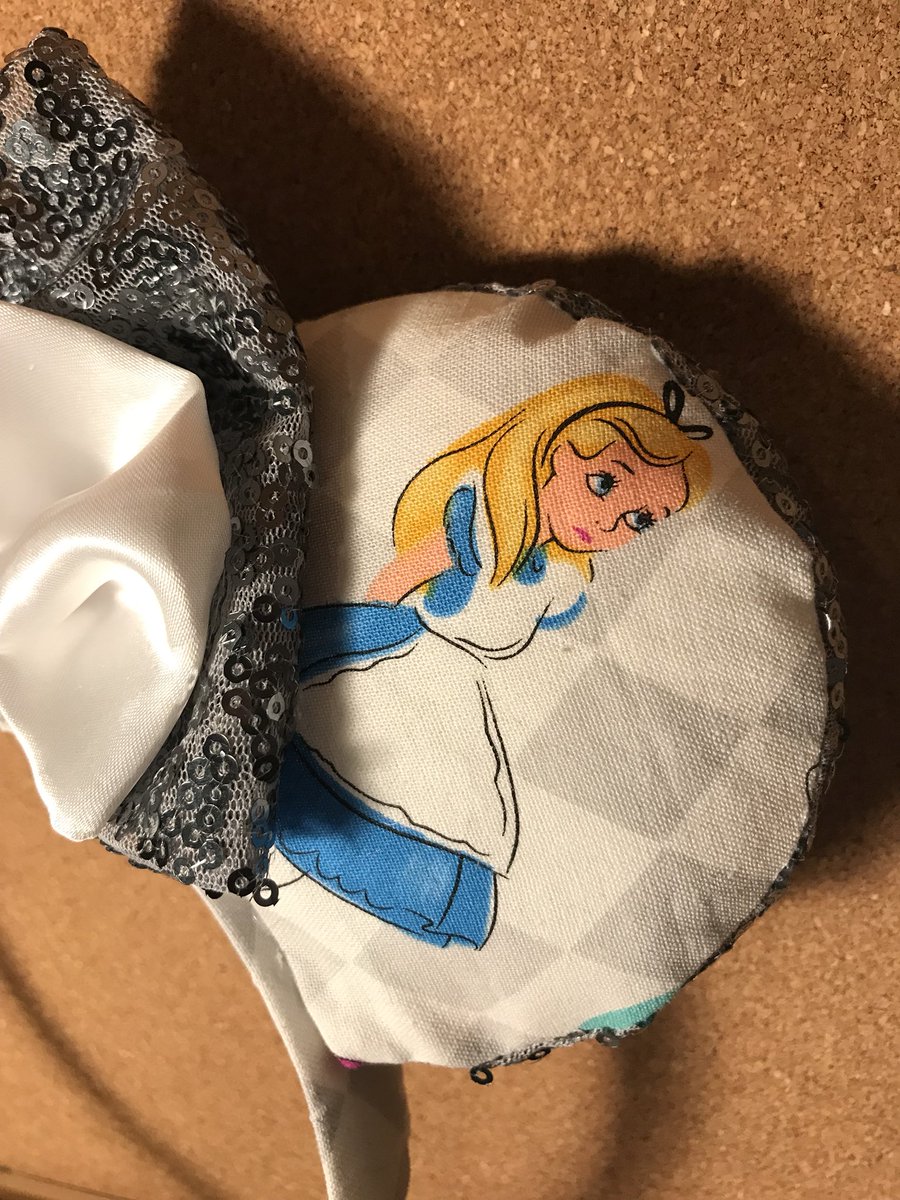 laurathecov's tweet photo. Here’s another few pics 💞 #disneylife #disneyears #AliceInWonderland https://t.co/maYUlQew3Q