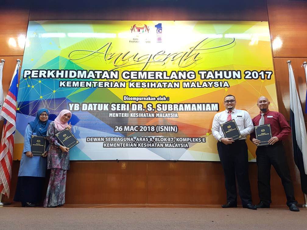 ILKKM_Kluang's tweet photo. TAHNIAH kepada penerima-penerima Anugerah Perkhidmatan Cemerlang Tahun 2017.

1. Azlidai binti Ismail
2. Mohd Helme bin Mohamad Lassim
3. Al Nurul Iswan bin Mustapha
4. Rahinah binti Ibrahim

#APC2017 #KKM https://t.co/CX3ICPOjar