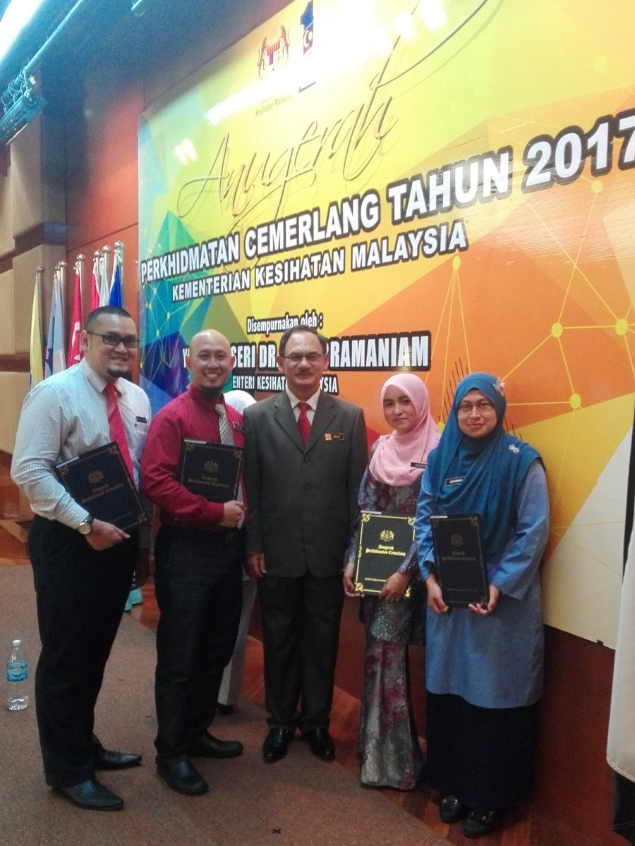 ILKKM_Kluang's tweet photo. TAHNIAH kepada penerima-penerima Anugerah Perkhidmatan Cemerlang Tahun 2017.

1. Azlidai binti Ismail
2. Mohd Helme bin Mohamad Lassim
3. Al Nurul Iswan bin Mustapha
4. Rahinah binti Ibrahim

#APC2017 #KKM https://t.co/CX3ICPOjar
