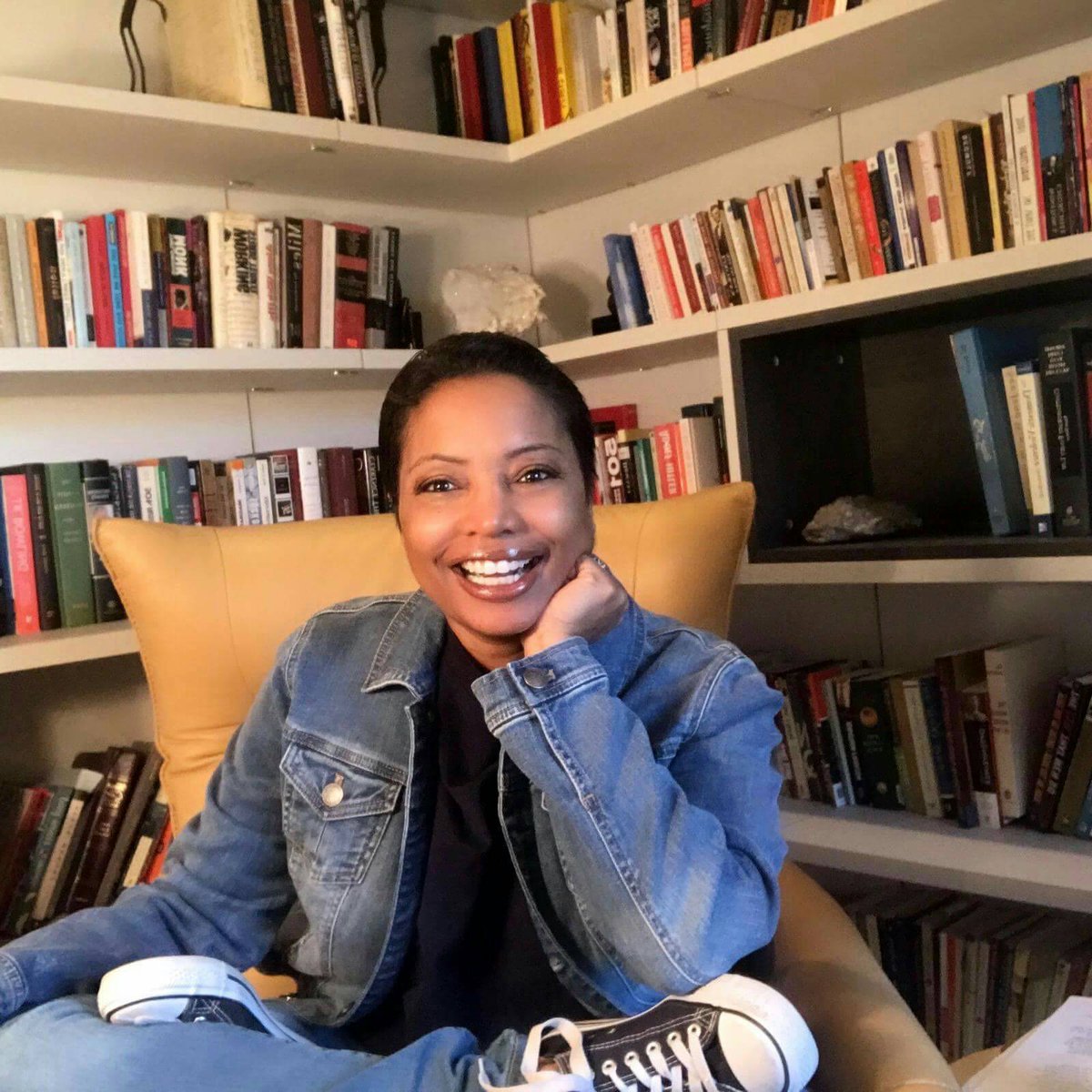 Author Jolie Lynette On Twitter Judge Lynn Toler From Divorce Court I Really Like Her Bookshelf In The Background Of This Picture I Have A Lot Of Books And I Need To