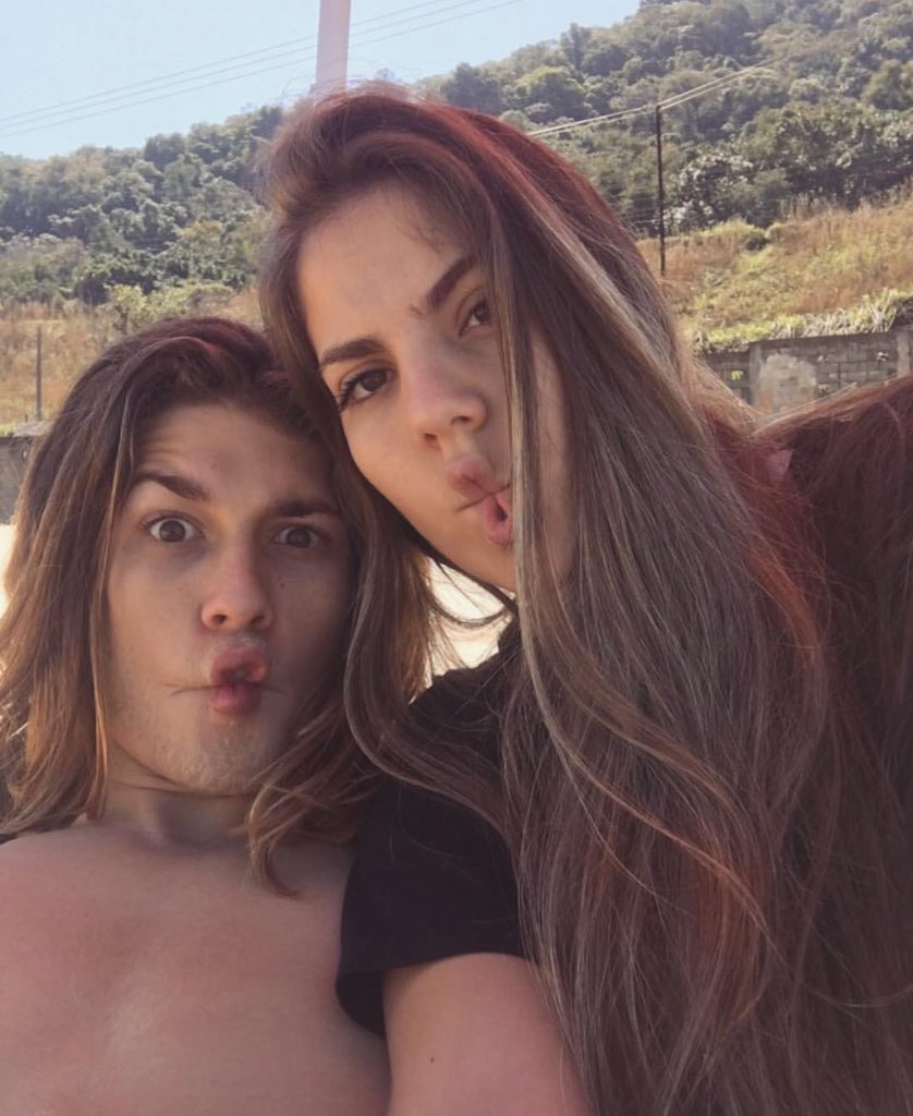 bryandllls's tweet photo. eu quero muito agradecer á esse ser lindo que eu chamo de namorada, por me aguentar e por me esperar. obrigado por apoiar minhas loucuras de modo que só nos dois vamos entender, eu te amo demais... minha princesa ❤️ feliz 1 ano ❤️ https://t.co/OgBKpQGDwx