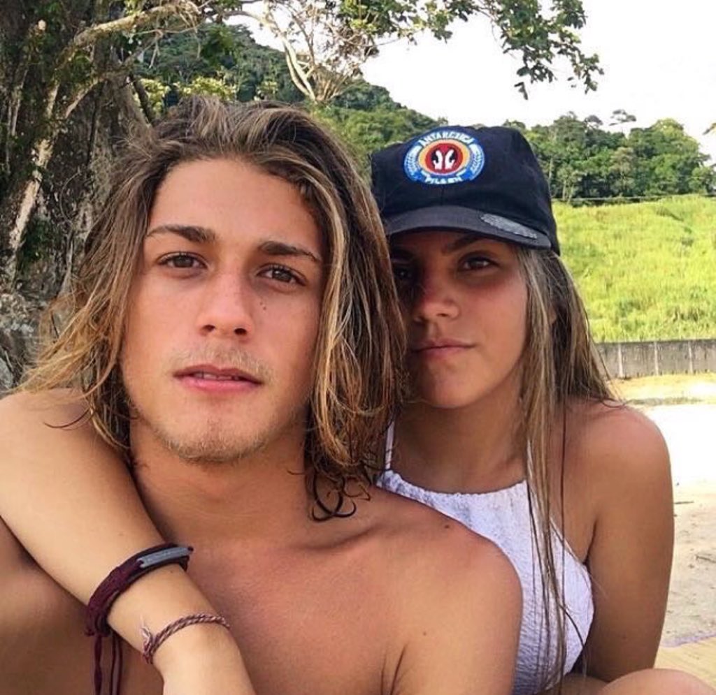 bryandllls's tweet photo. eu quero muito agradecer á esse ser lindo que eu chamo de namorada, por me aguentar e por me esperar. obrigado por apoiar minhas loucuras de modo que só nos dois vamos entender, eu te amo demais... minha princesa ❤️ feliz 1 ano ❤️ https://t.co/OgBKpQGDwx