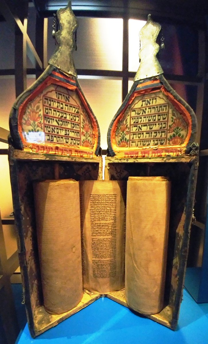 DebbraStephenz's tweet photo. There’s SO much to see…learn…discover @ @museumofBible
Here’s a fun fact: DYK there are still a few hundred Samaritans which remain and continue to worship at Mt. Gerizim? I’d never heard about the Samaritan Torah and Samaritan Script #Fascinating #GottaCheckItOut https://t.co/v9tQtHFsMI