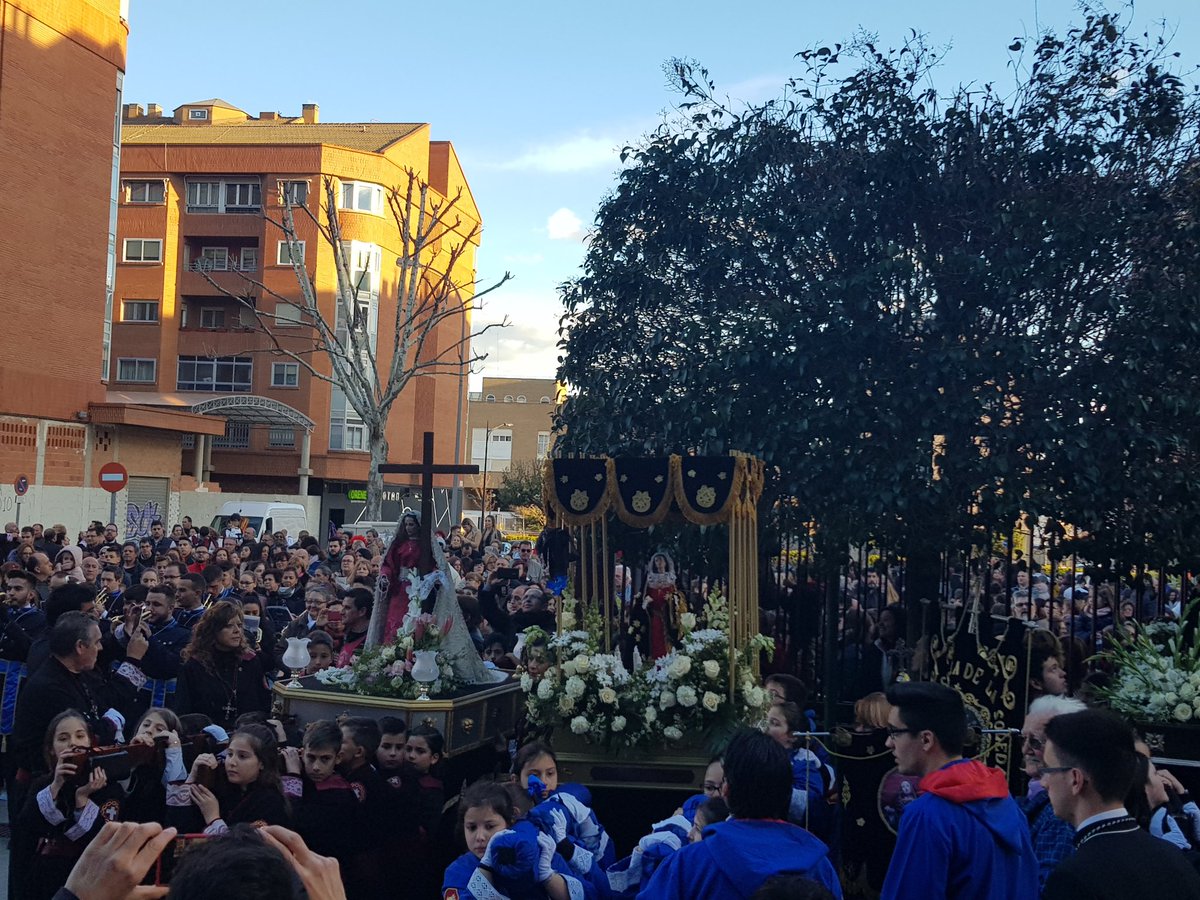 Un día más queremos dar las gracias a .<a href="/PoliciaAlbacete/">Policía Local Albacete</a> y a los voluntarios de <a href="/pcivilalbacete/">Protección Civil Albacete</a> por su trabajo constante para tener una buena #SemanaSanta segura y organizada.