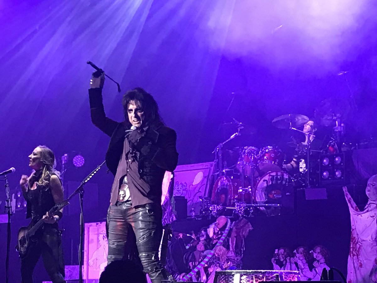 emmakmann's tweet photo. To think that 70 year-old Alice Cooper is still kicking it is as crazy as his props and stage performance. Eternal nightmares to you, Mr. Cooper. https://t.co/nYP2BIOGnf