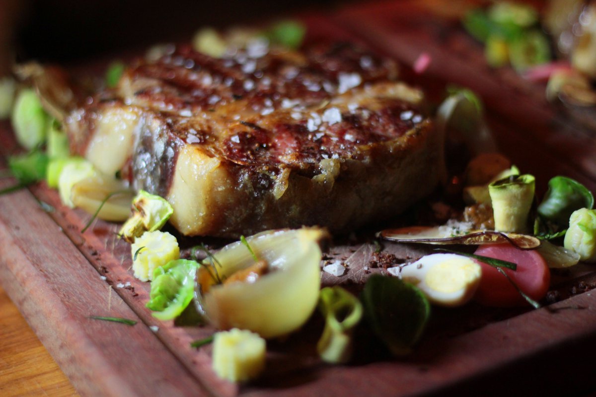 ¿Estamos para un buen ojo de bife?

Hay #CarneYVermut #ParaTodaLaGente