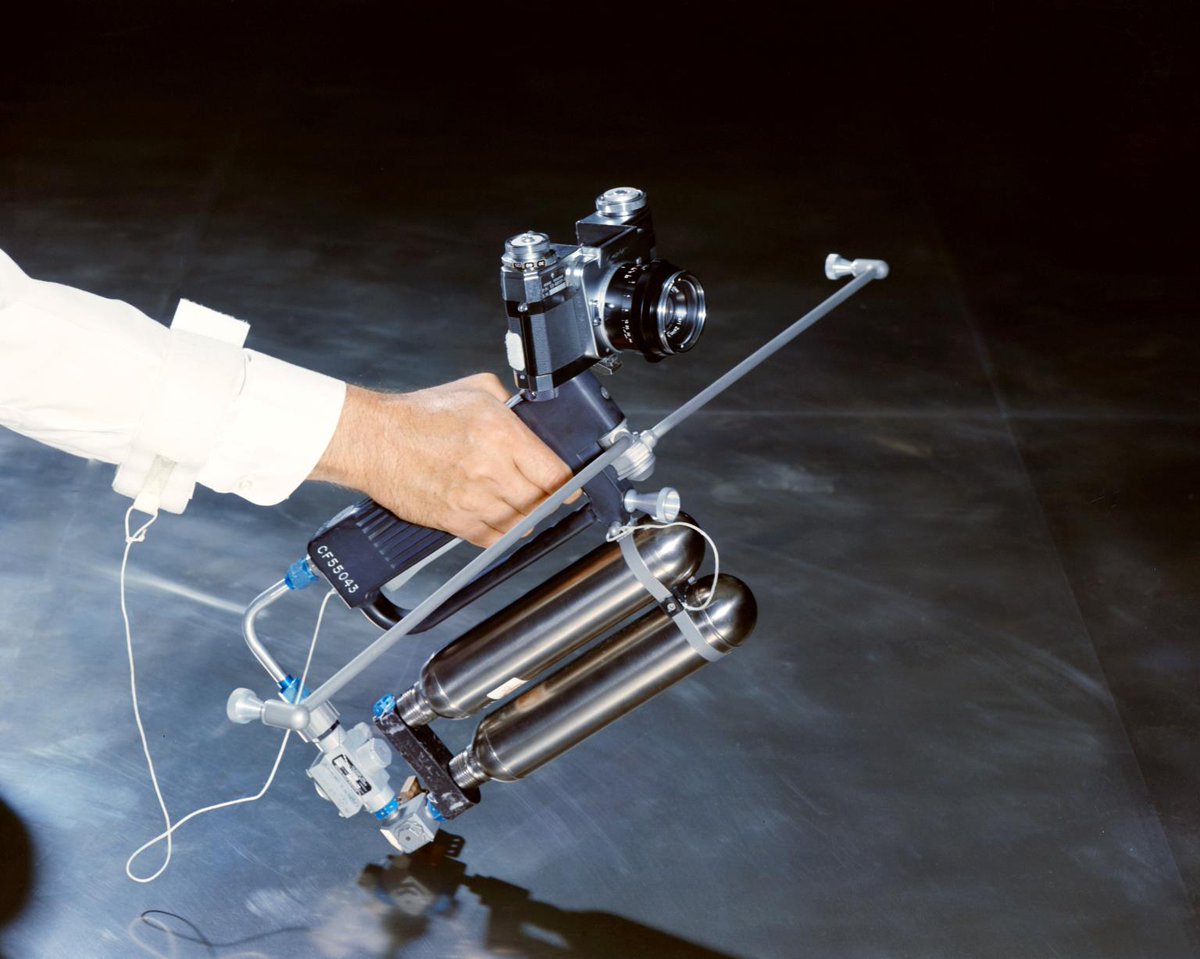 Step_Holt's tweet image. "This is what #astronaut #EdWhite used to manoeuvre himself on the first #American spacewalk in 1965, on..." #space #cosmos #nasa #universe