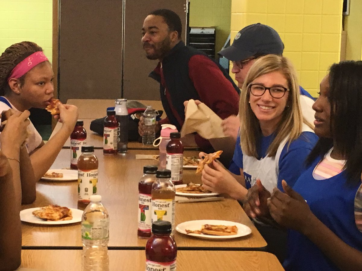 ASASChicago's tweet photo. Huge THANK YOU to @BCBSIL for sponsoring this years Hoop Heroes! https://t.co/9Lyz7rAyPM