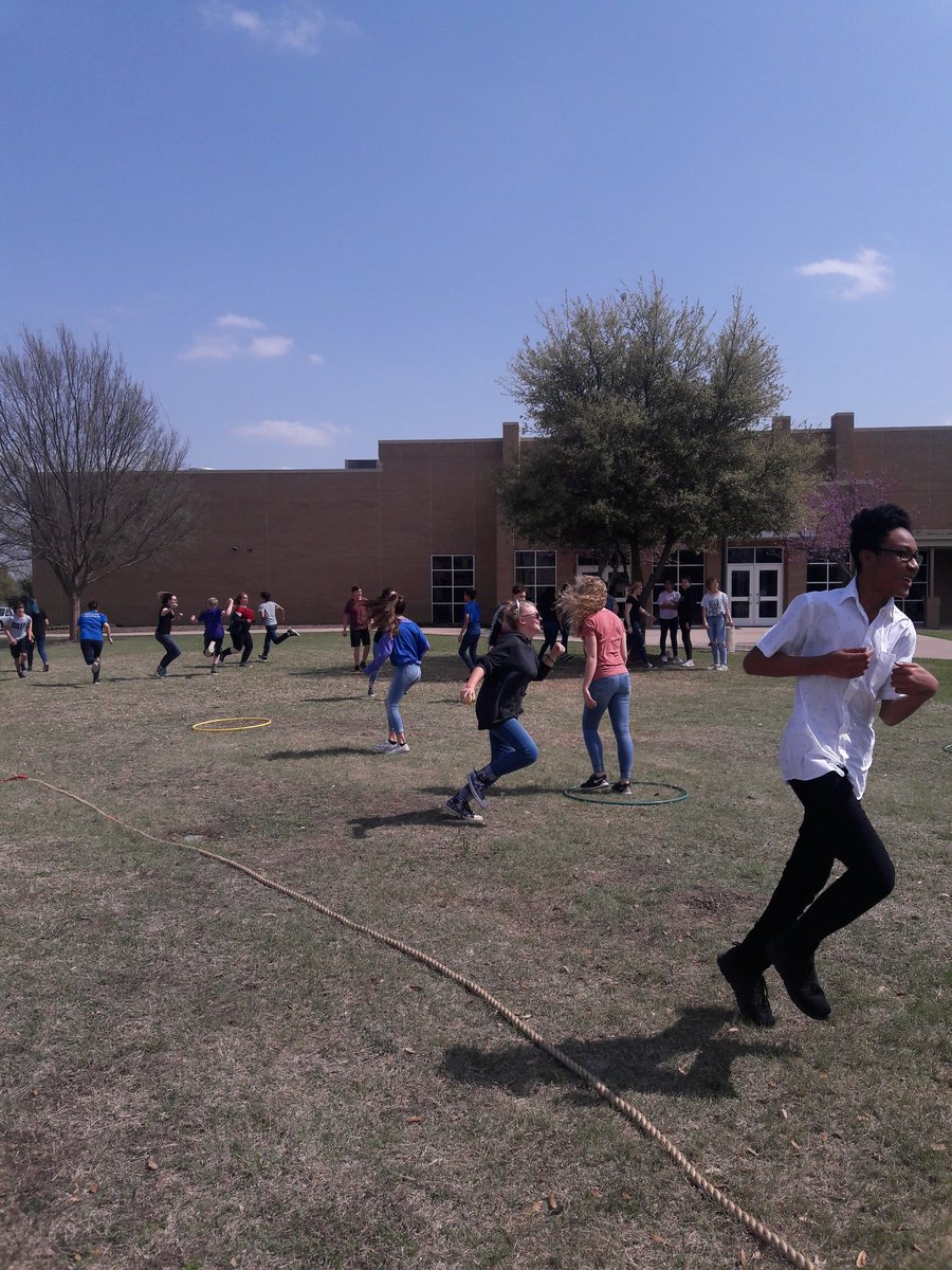 ajlivingston200's tweet photo. @wildcats_wms explore predator/prey relationship w/ a loss of habitat too! #EMSscience #emsproud #AVIDinquiry https://t.co/KI39IAvTM7