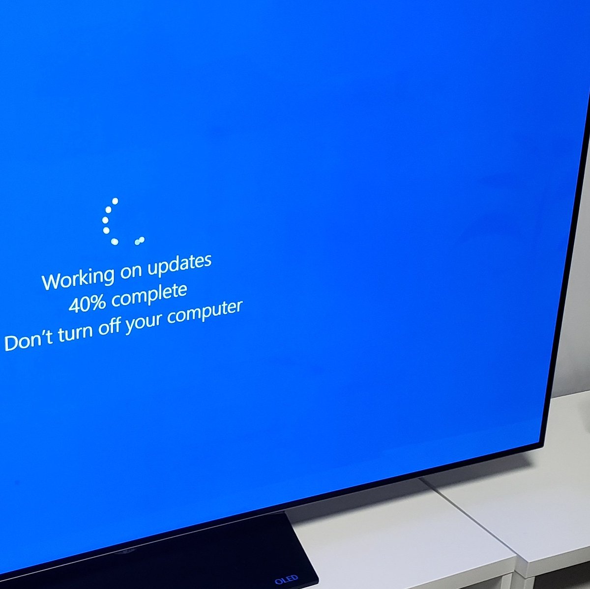 LinusTech's tweet photo. What's worse... Windows updates or OLED burn in? https://t.co/rP91tORLUS