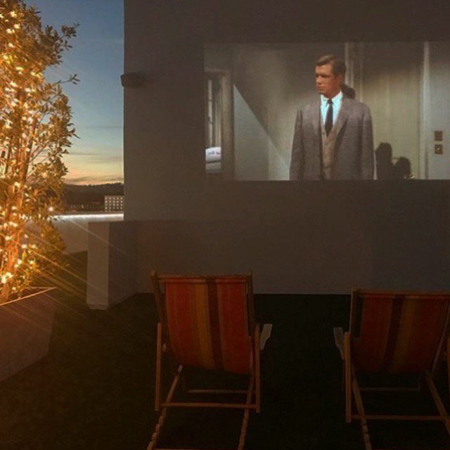 Best way to watch a movie? Under the stars of course. 

Photo by IG user:@luxury_travelstyle 

#luxehotels #rodeodrive