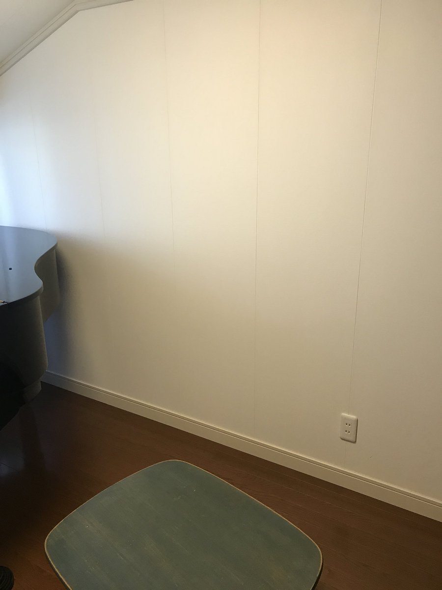 これからもう1台ピアノが入ります。搬入のために、部屋の中を空っぽにしました。