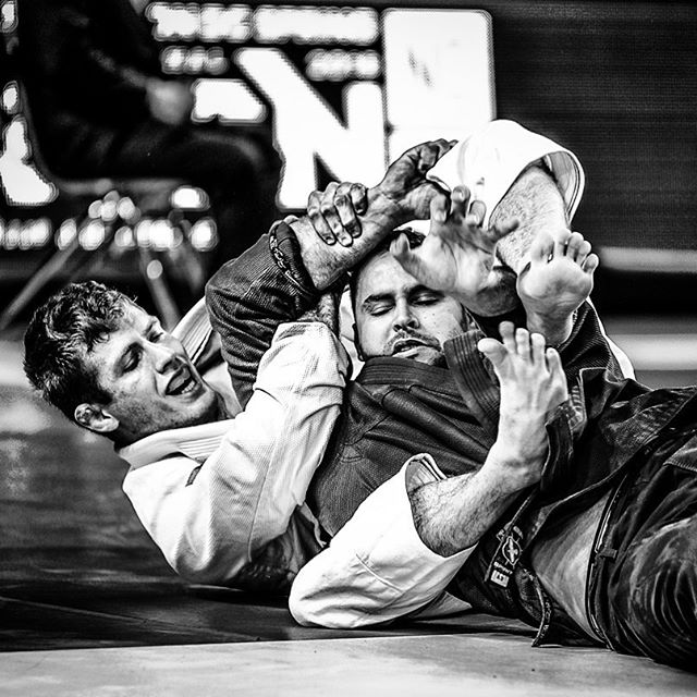 GoldBJJ's tweet photo. Lisa Albon has some of the most amazing jiujitsu photos. Capturing some great moments at Pans. 
@keenancornelius x Raphael Gustavo // #SuperHeavy #Pans2018 #brazilianjiujitsu #bjj #lisalisapics 📷: @lisalisapics https://t.co/CFUOOCka4x