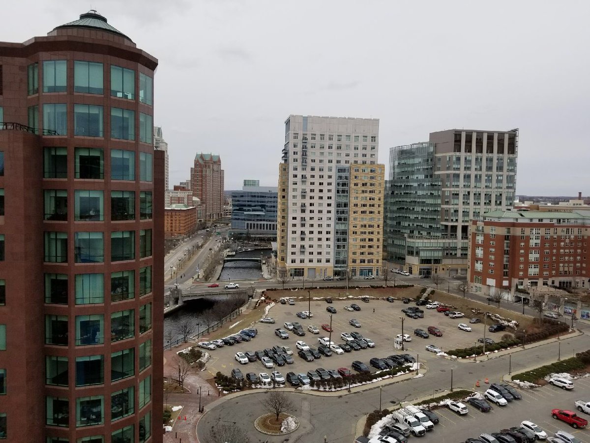 EdgeCollegeHill's tweet photo. These spectacular views will not be around too much longer!  Pick YOUR apartment today!  #edgecollegehill #nowleasing #cityviews #providence #rhodeisland https://t.co/I9v08e9nFg