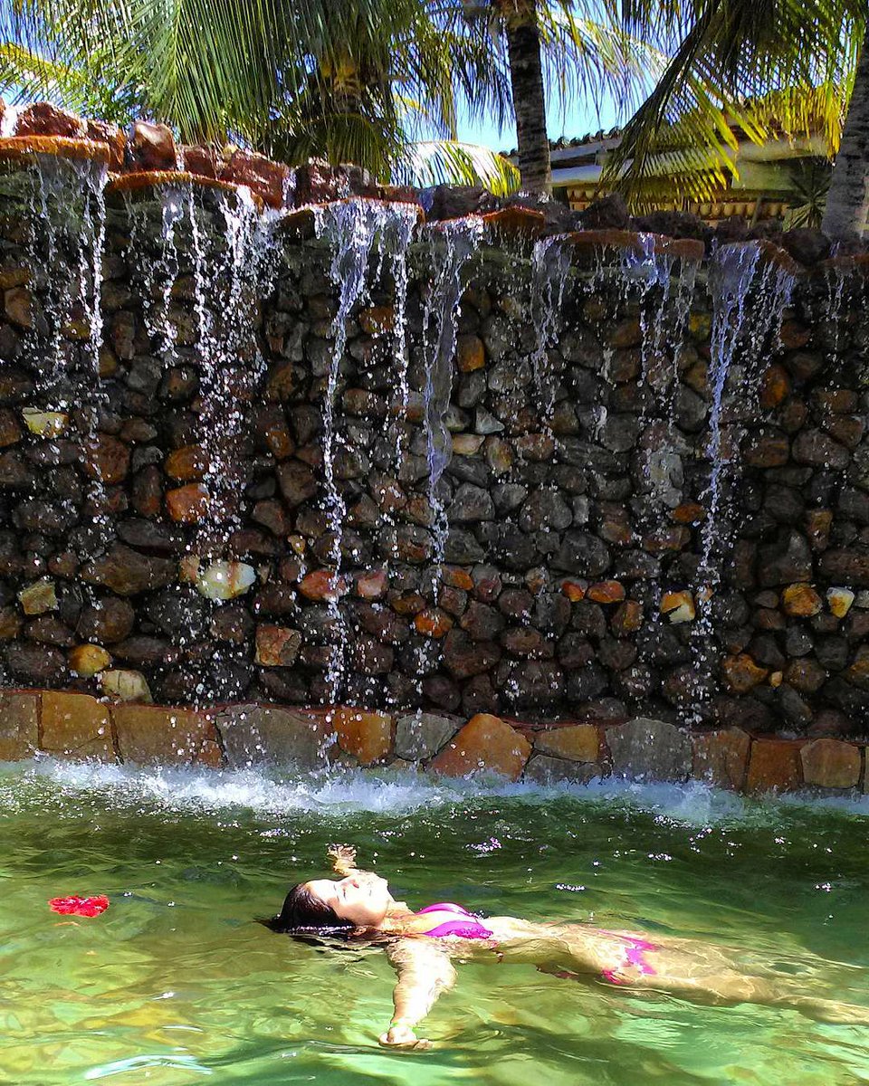 parkmanoa's tweet photo. Aí vem @glorria_  e te ensina como ter paz no paraíso like a boss 😎
.
🌺🕶🌴☀ https://t.co/7kph9s7pzd