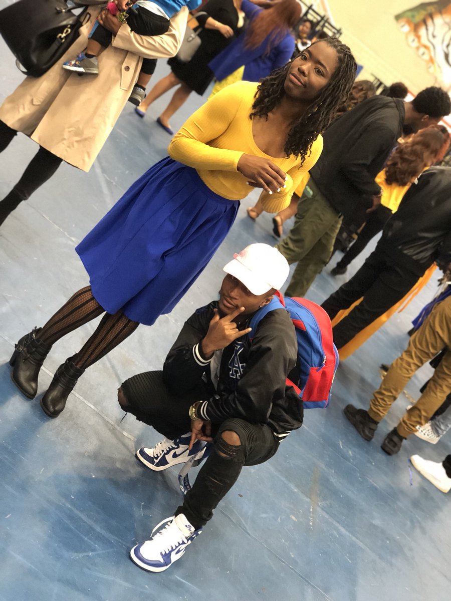 Justin_blu1's tweet photo. We dont pop out all the time but me and J had to come see you. Congrat girl im proud of you. Welcome to Greekdom young Essence ππ€πΎ@Essence__W . #TrackGreeksDoItBetter #SigmaShit https://t.co/VLMfFQ7caz