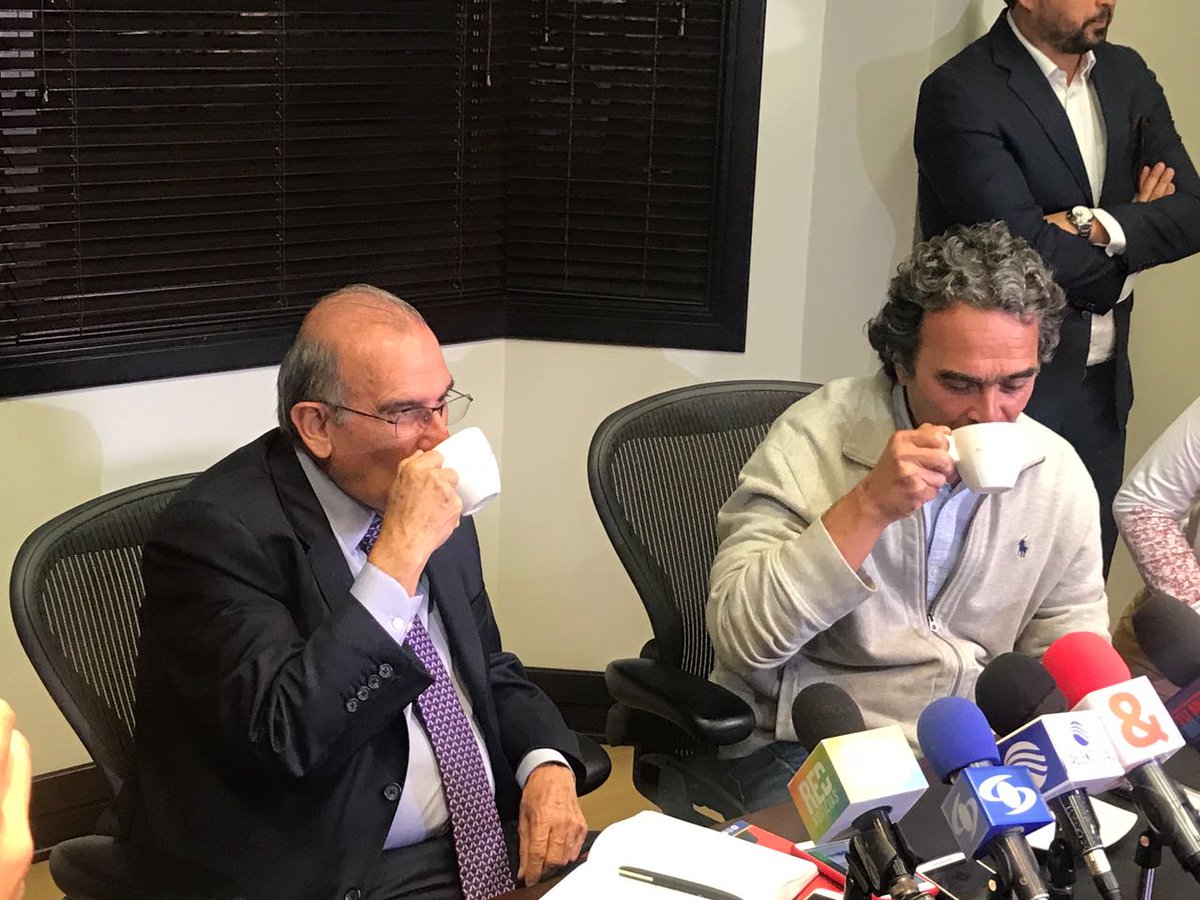 DeLaCalleHum's tweet photo. En un ejercicio de responsabilidad, con @sergio_fajardo vamos a buscar con calma la posibilidad de hacer una consulta, por el bien de Colombia. Tenemos nuestras coincidencias éticas y políticas. Antes, hay temas que debemos resolver. https://t.co/rhpTg0SVKP