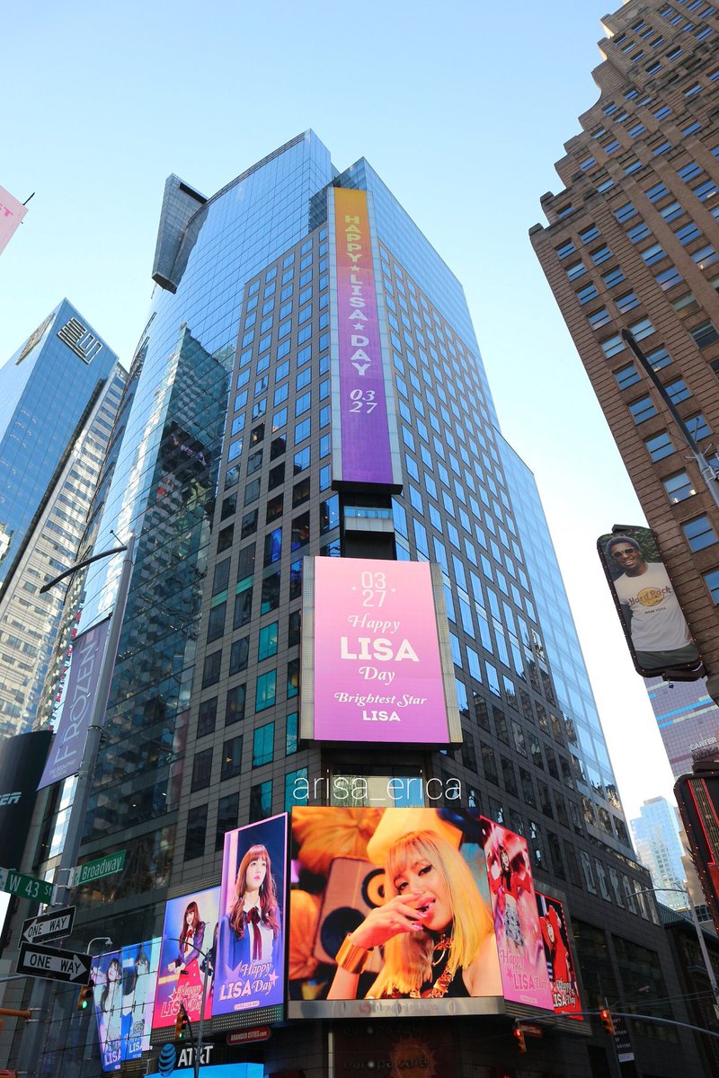 LISA fan account tweet media