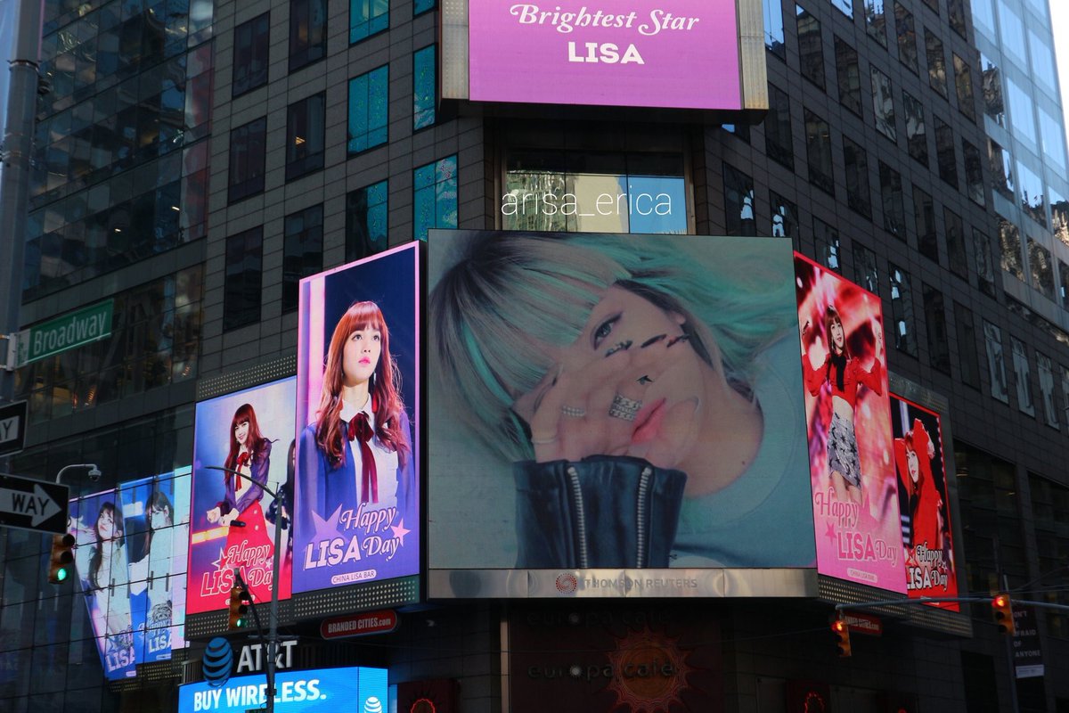 LISA fan account tweet media