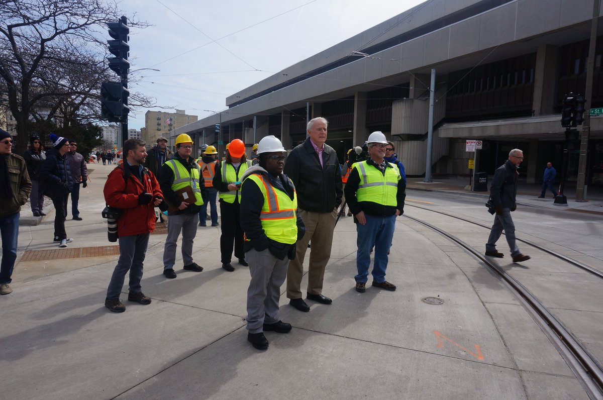 MayorMKE's tweet photo. It’s here. The first vehicle of the @MilwStreetcar has arrived. There’s still testing to be done for the next several months, but we’re looking forward to free rides starting later this fall. @thehopmke #THEHOPMKE https://t.co/vGOnBp14NN