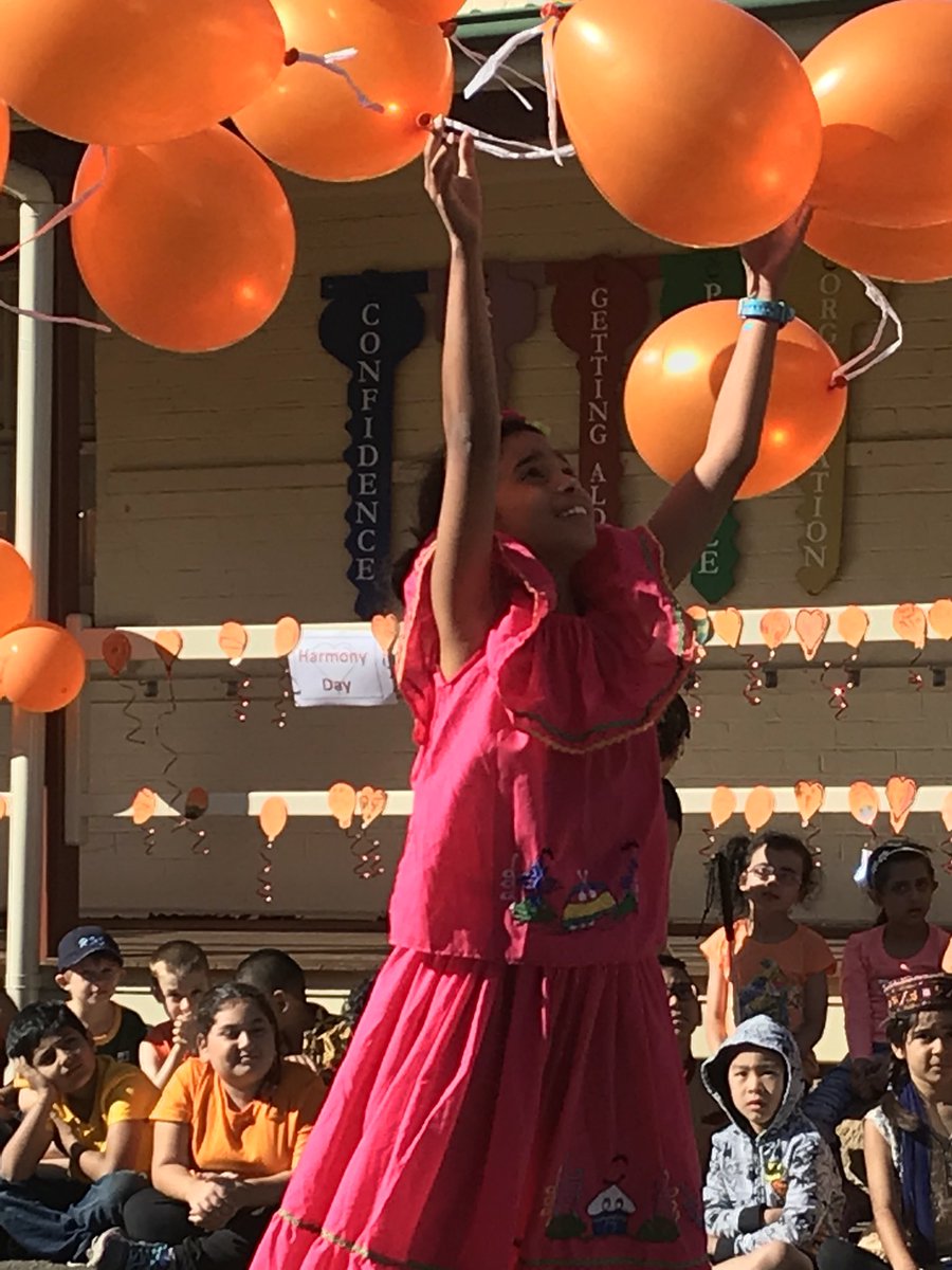Three cheers for <a href="/melita88/">Melita Petrovic</a> and <a href="/KathrynBooth/">kathryn booth</a>  for an amazing community event#Harmonyday <a href="/rosehillps/">Rosehill PS</a>