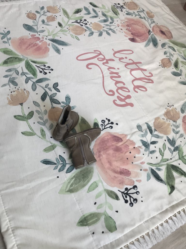 LucAtDisenios's tweet photo. Buen díaaaa! Acá arrancamos temprano, preparando las #alfombras de nuestros #clientesfelices 💫.

☝🏻 es la versión cuadrada de nuestro catálogo, mide 1.45x1.45 mts, y como todas las otras, viene con su antideslizante para no resbalar. 🙌🏻

Ya tenes la tuya? https://t.co/T8nQOYsRP1