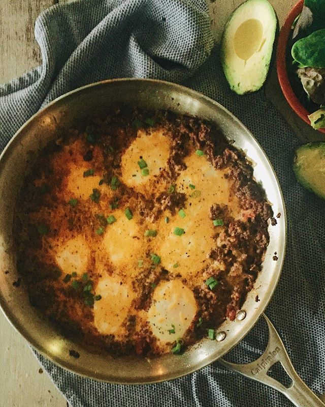 TrainProSteph's tweet image. The whole family (😮) chowed my version of @diet_doctor’s #keto baked eggs. The kiddos ate with rice while the husb and I ate it with greens and avocado. Such an easy weeknight meal.
-
-
-
#ketodiet #ketogenic #ketogenicdiet #ketogeniclifestyle #ketow… ift.tt/2I4SbU6