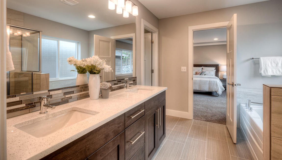 #TreatYourself to a master bathroom that will have you excited to get ready in the morning. fal.cn/40Yc