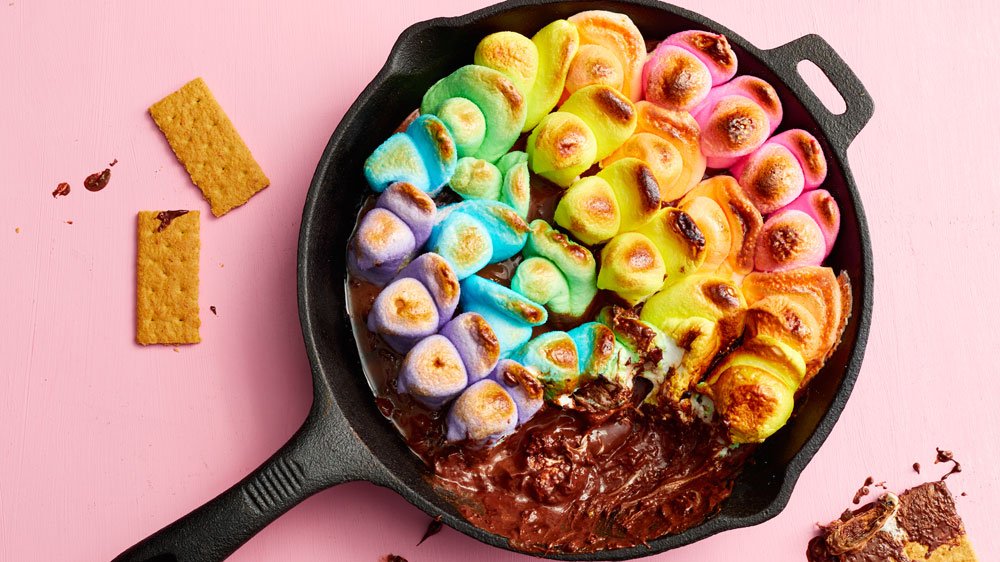 peeweeherman's tweet image. #EasterFools is coming! Time for this Peeps S’mores Skillet Dip!! 
peewee.com/2018/03/27/tas…