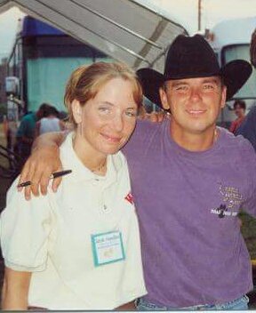 SarahLynnKIX96's tweet photo. HBD @kennychesney ! 2nd show I intro'd when I started in radio a million yrs ago! #KennyChesney #1997 #DupageCoFair https://t.co/fi9uLftF6i