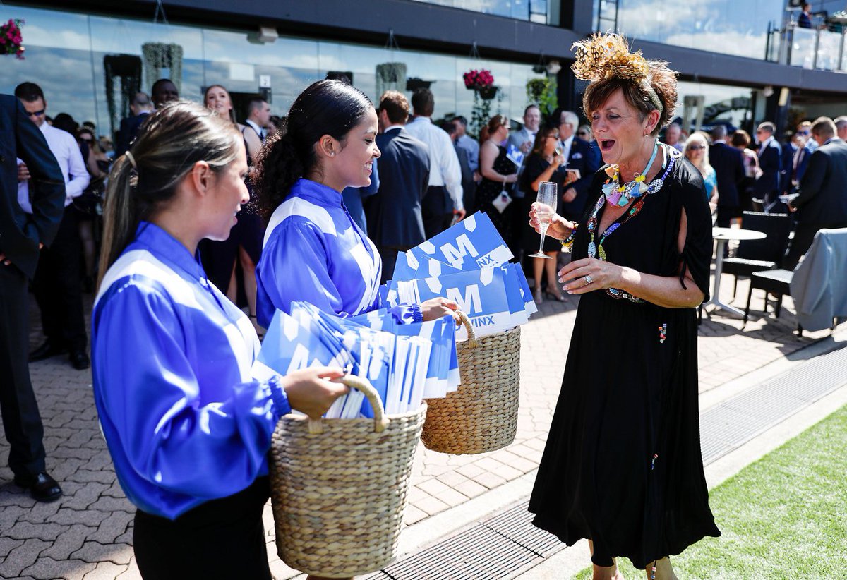 DFProductions's tweet image. Saturday was a big one at @rosehillgardens for the @Longines Golden Slipper. We supplied entertainment, promo staff, stall props and AV. What a fantastic Day! #TheRaces @atc_races