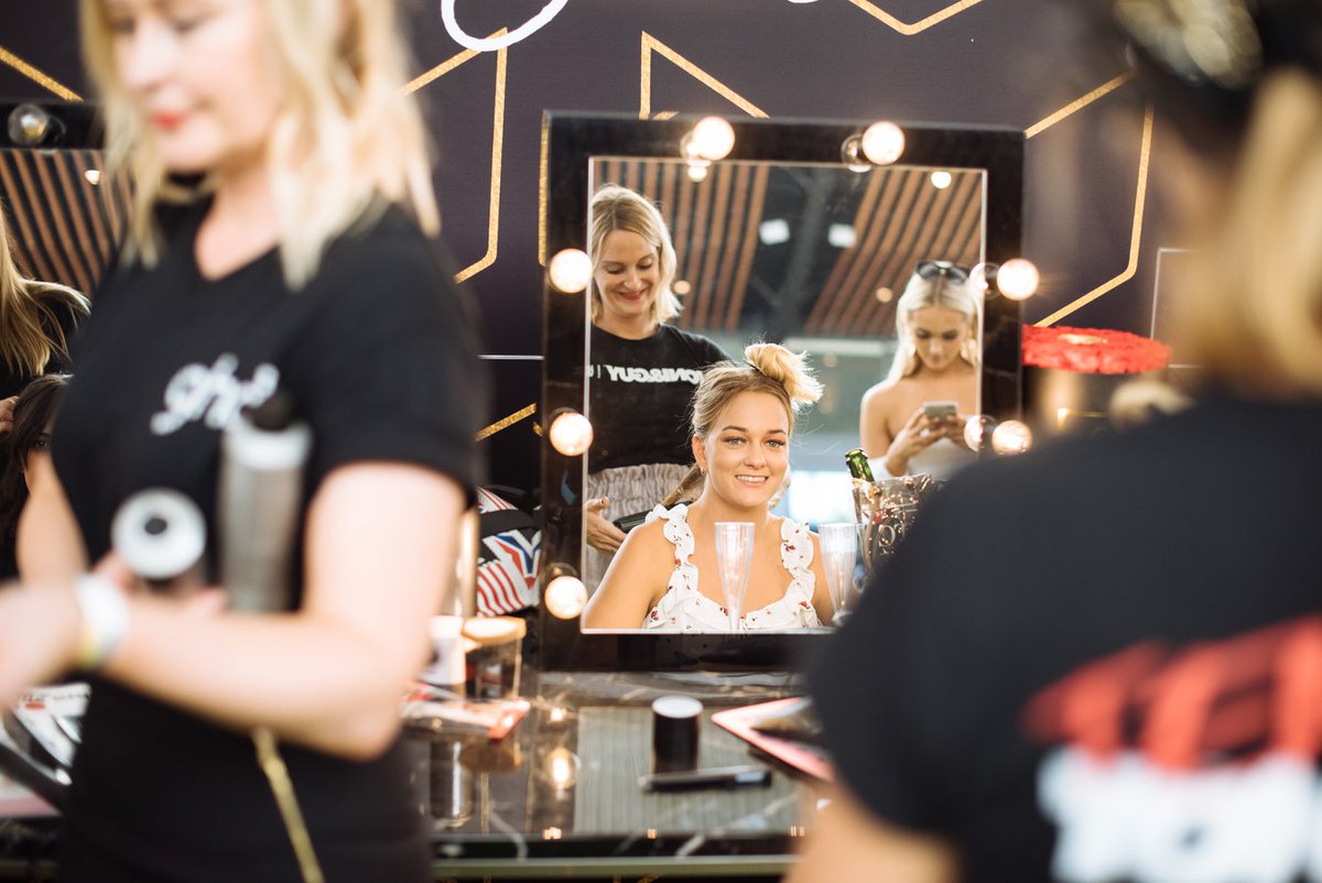 DFProductions's tweet image. Saturday was a big one at @rosehillgardens for the @Longines Golden Slipper. We supplied entertainment, promo staff, stall props and AV. What a fantastic Day! #TheRaces @atc_races