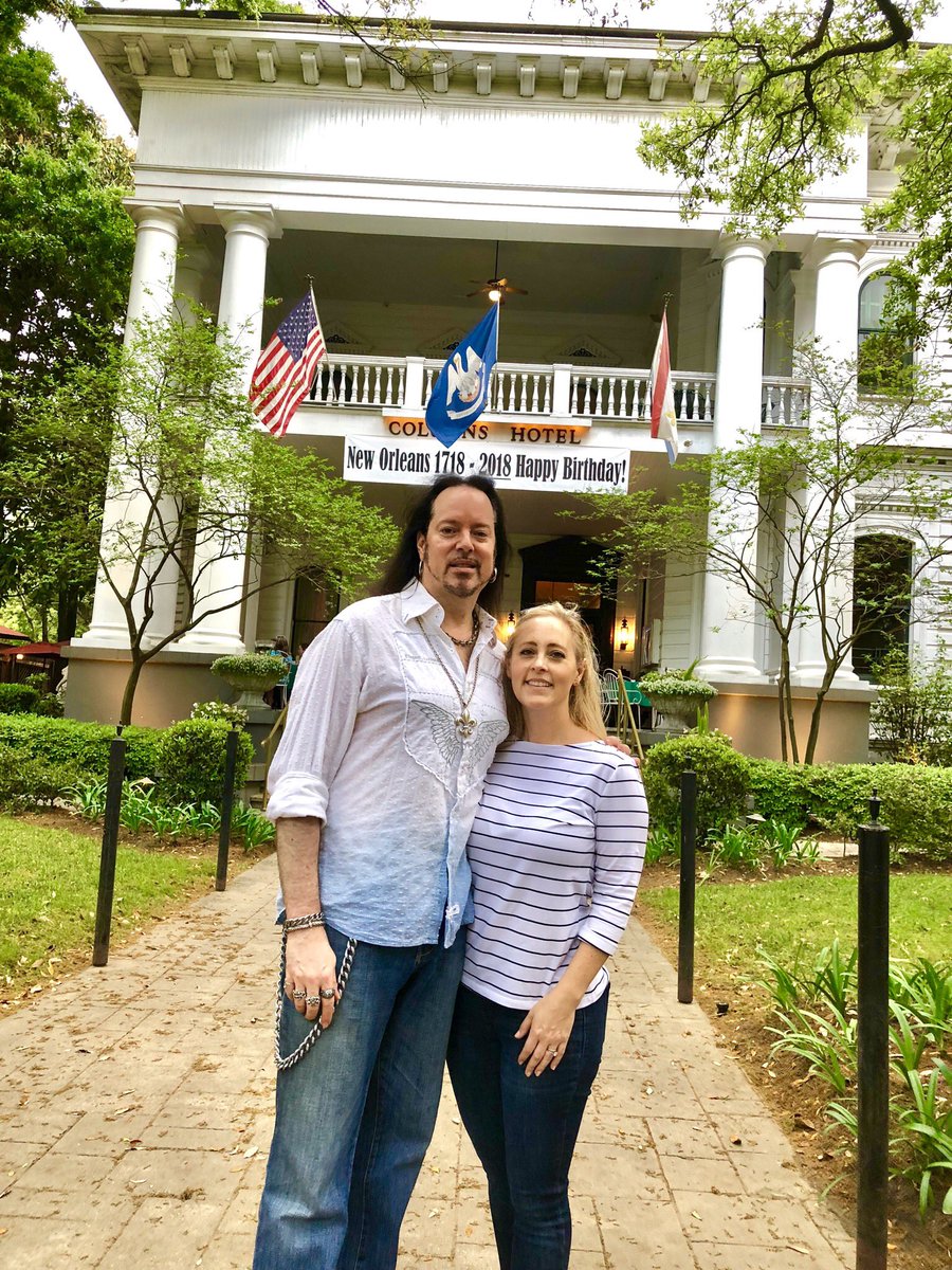 Amazing place to end the day of filming in the Garden District of New Orleans... the historic @ColumnsHotel. #ListenJourneySavor #JulianDouglas #ColumnsHotel #NewOrleans #OnlyInNOLA #GardenDistrict #NOLA #GardenDistrictNOLA #VieuxCarre #CityOfNewOrleans #CrescentCity #Nawlins