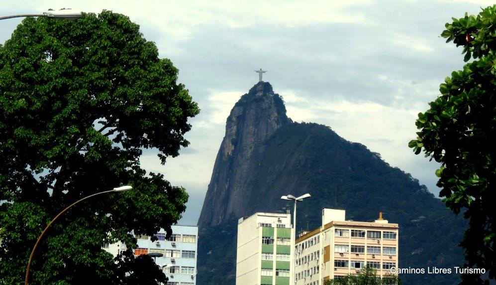 LibresCaminos's tweet photo. For $ 25.00 (twenty-five dollars) it is possible to take a panoramic tour of the main sights of Rio de Janeiro. Book your tour with Caminos Libres Tours
#RiodeJaneiro #Brazil #tourism #adventure #expresstour #SugarLoaf #Maracanã #Copacabana #Ipanema #TourGuide #CaminosLibresTours https://t.co/7vnd6ybMH4