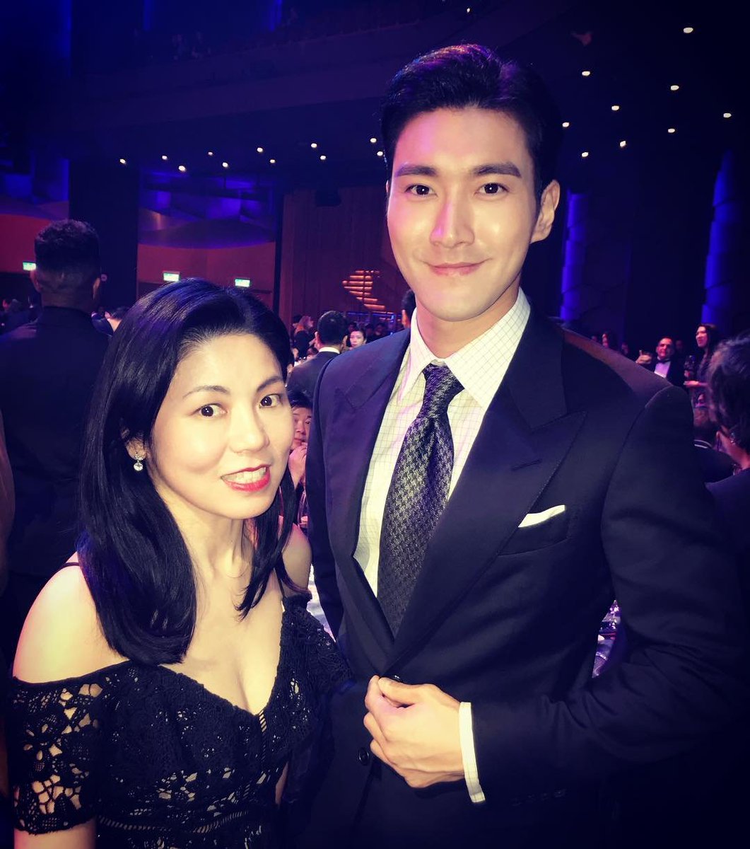 WeLoveChoiSiwon's tweet photo. 180325 - estellaniem IG update with Siwon at MGM Cotai, Macau: "My Oppa 😍 #崔始源 #SiWonChoi #MGMCotai #Macau #ExploreSpectacular #MazarineAsiaPacific" https://t.co/XyXdIWWCW6