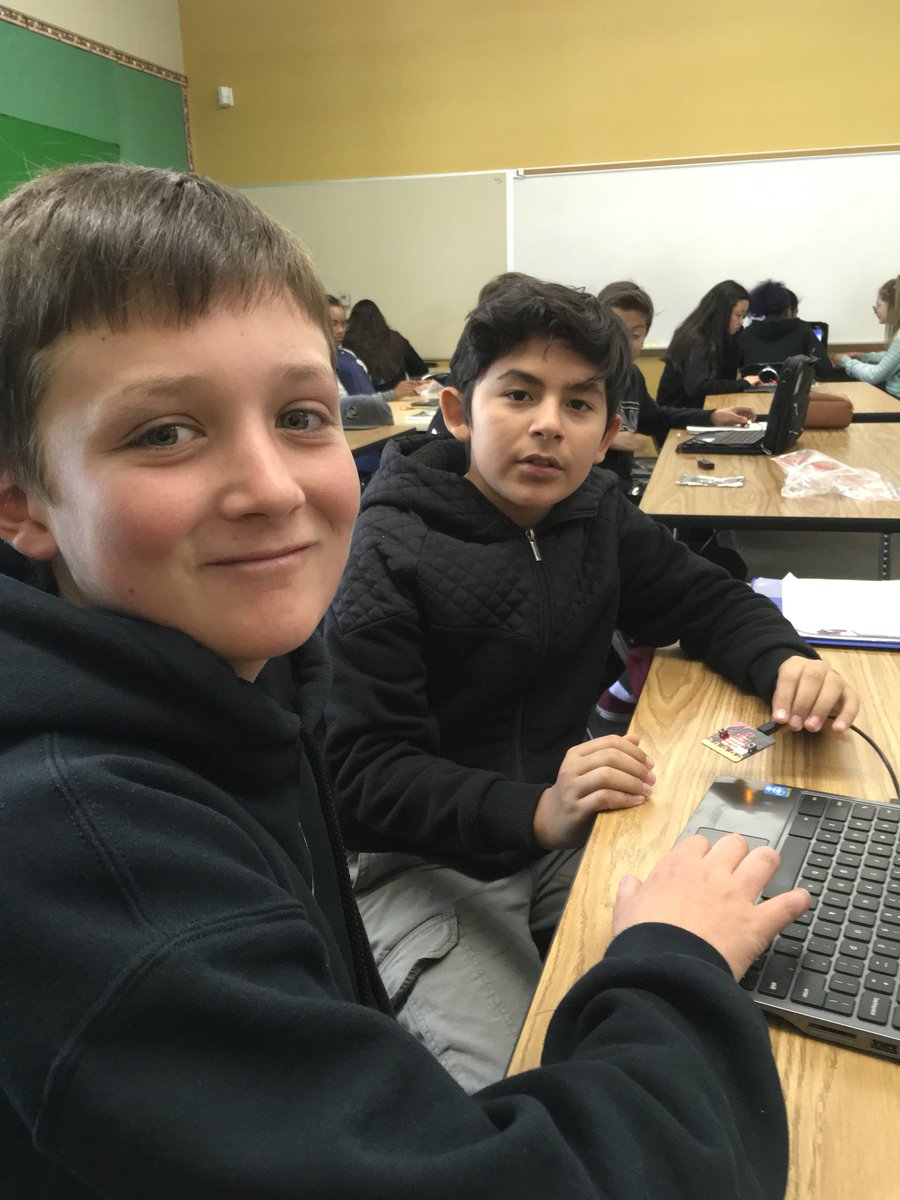 MillerMSlibrary's tweet image. Students hard at play.... er, work with the micro:bits purchased with grant funds from @IACUE. @MillerMSlibrary #IAcue @EdTechAri @mrsweinstein @Innovation #InnovationGrant @RUSD_ILE