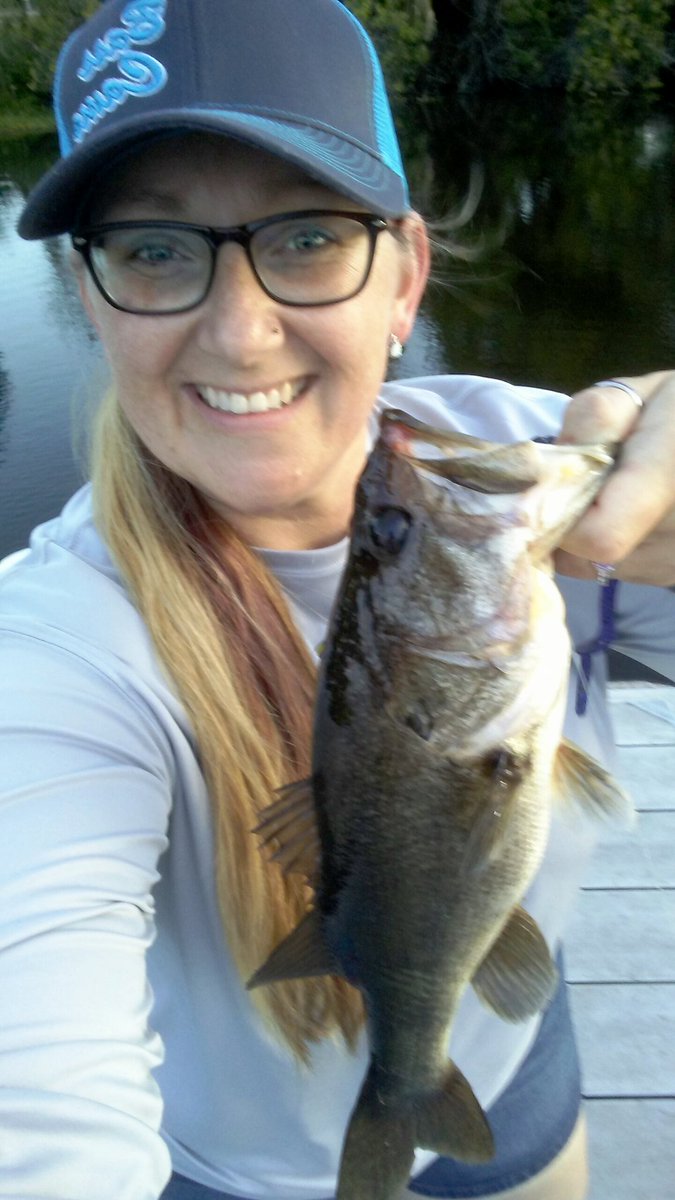 Brushed a bit of that #skunk off! Had him #hooked thru the top and bottom lips and his tongue 😮

#ArkRods
#KneeDeepTackle Black Magic ribbontail

facebook.com/kneedeeptackle/
facebook.com/arkfishingrods/