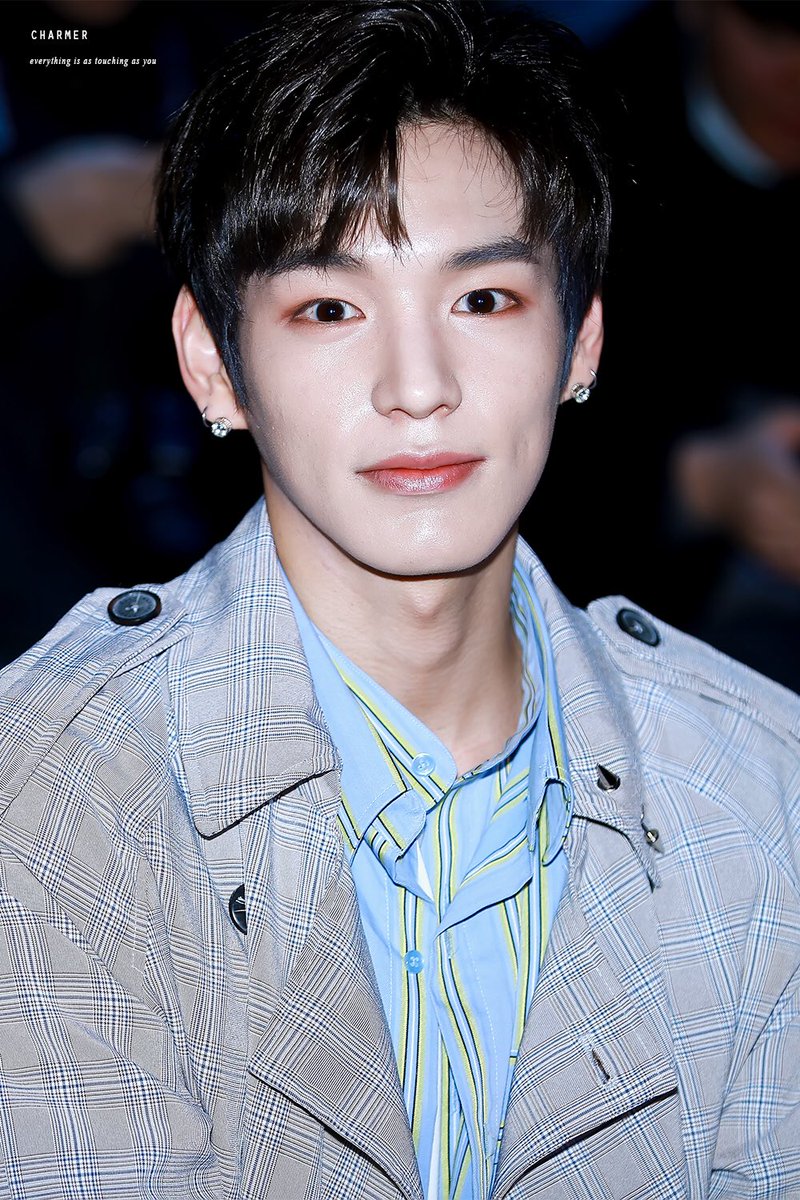 한강 위에 비친 달빛이
네가 있는 곳을 안다면 
그곳을 비춰준다면 좋겠어.

네가 너무 그리워🌻

#허찬 #HeoChan 
#빅톤 #VICTON    
<a href="/VICTON1109/">VICTON(빅톤)</a>