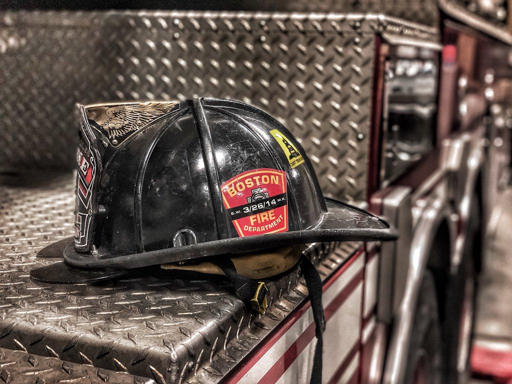 the_drewniverse's tweet image. Four years ago today our brotherhood lost two men that most of us had never met, but let it be known, we will never forget. #bostonfire #LTWalsh #FFKennedy #brotherhood