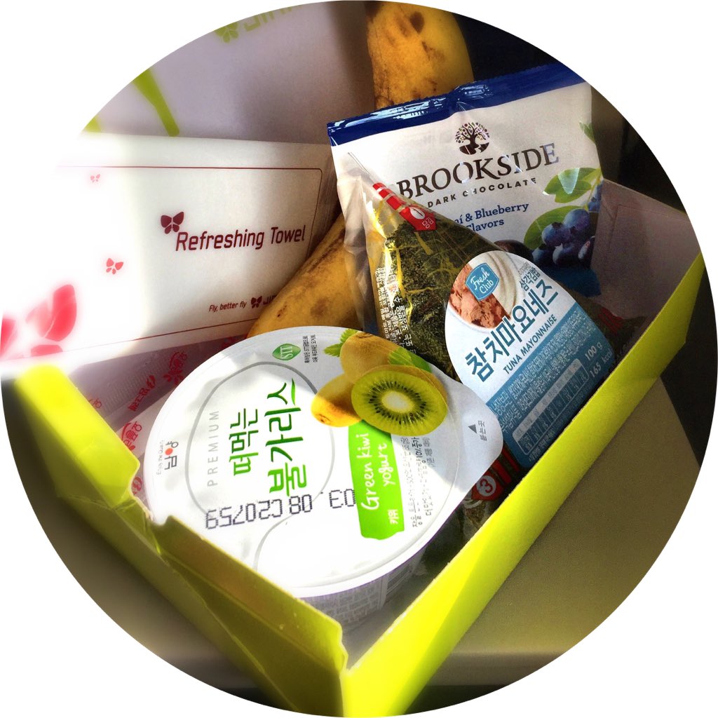 fuwa_tanabe's tweet photo. ああ、
日本に帰る日。
飛行機で食べた
韓国海苔のツナマヨおにぎりが
美味しかった日。

#韓国旅行
#ジンエア 
#진에어
#JinAir
#ジンエア機内食
#ツナマヨ
#참치마요네즈
#機内食
#Inflightmeal
#기내식
#roundobject
#k2roundobjects 
#ああ日 https://t.co/VfHEg4RMSf