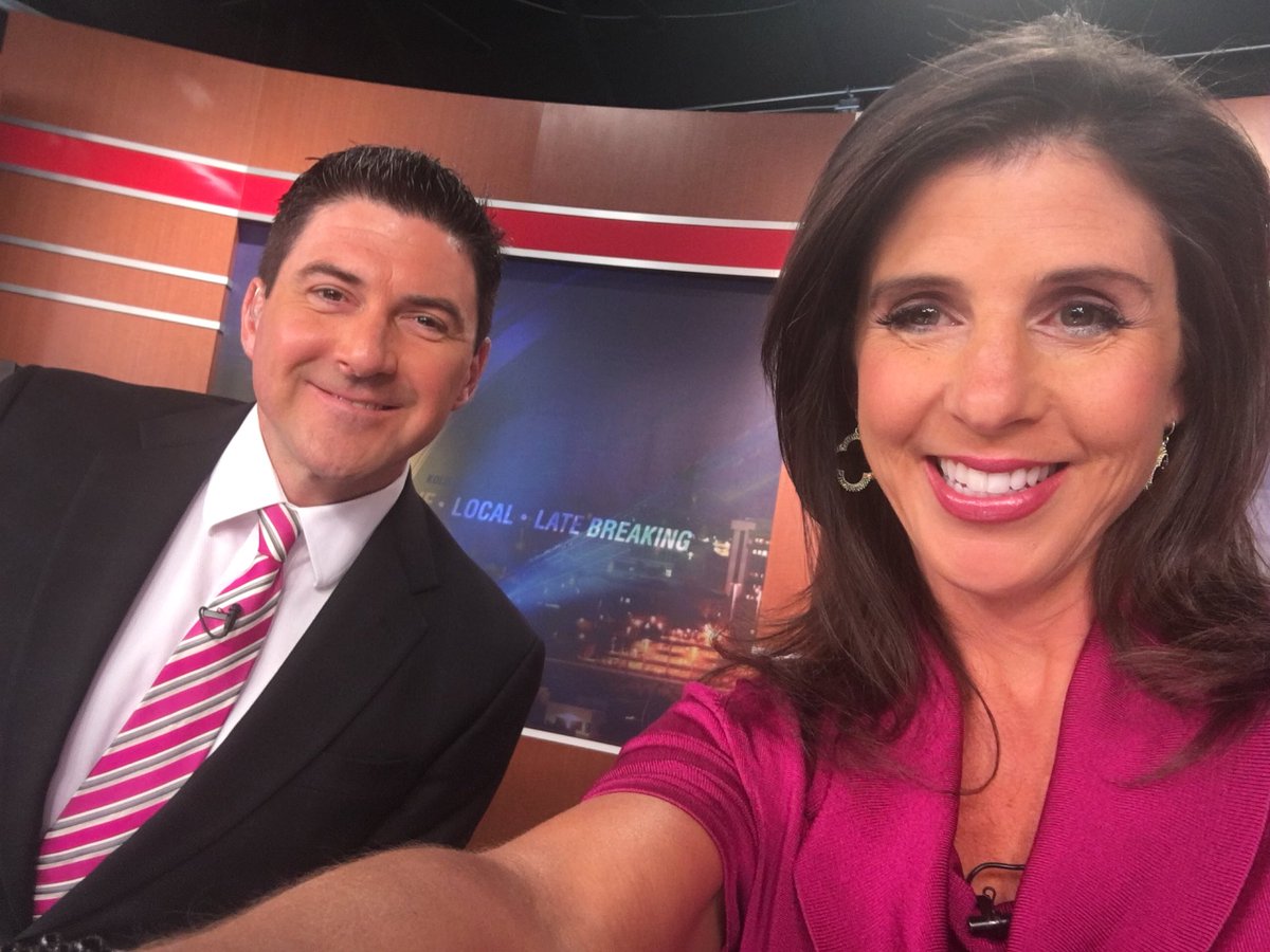 BrookeWagnerTV's tweet photo. Good to be back & MATCHING of course w @DanMarriesKOLD @TucsonNewsNow
#wewearpinkonmondays
#notreally
#anchorteamassembe
#teamisback https://t.co/6J13h3gvjV