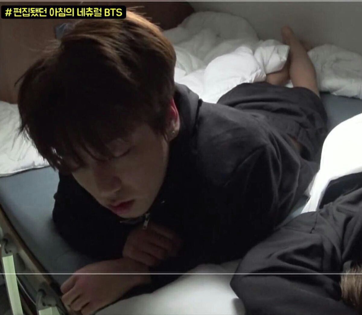 kooklq's tweet photo. sleepy baby https://t.co/1dWnhVhSwV