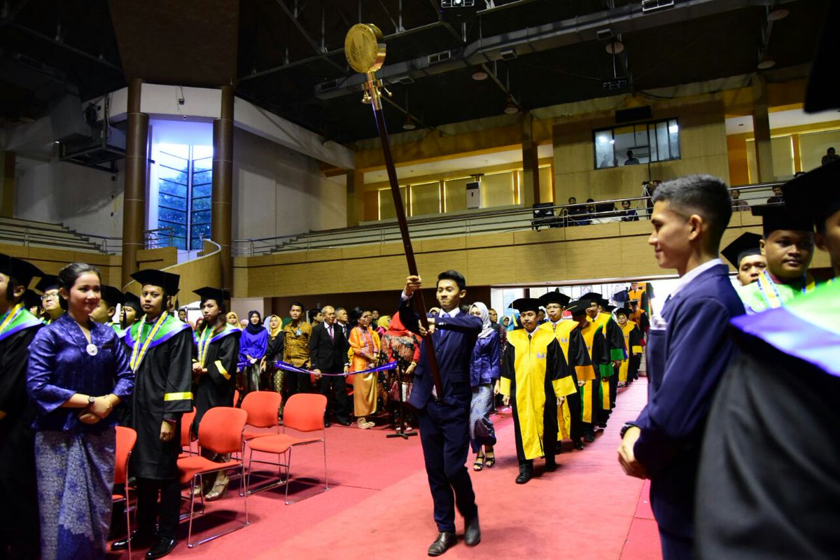 pknstanid's tweet image. Senat PKN STAN memasuki Ruangan Wisuda dan dilanjutkan dengan kedatangan Kepala BPPK beserta pejabat BPPK memasuki Ruangan Wisuda
#livetweet
#EndlessDedication
#WisudaPKNSTAN