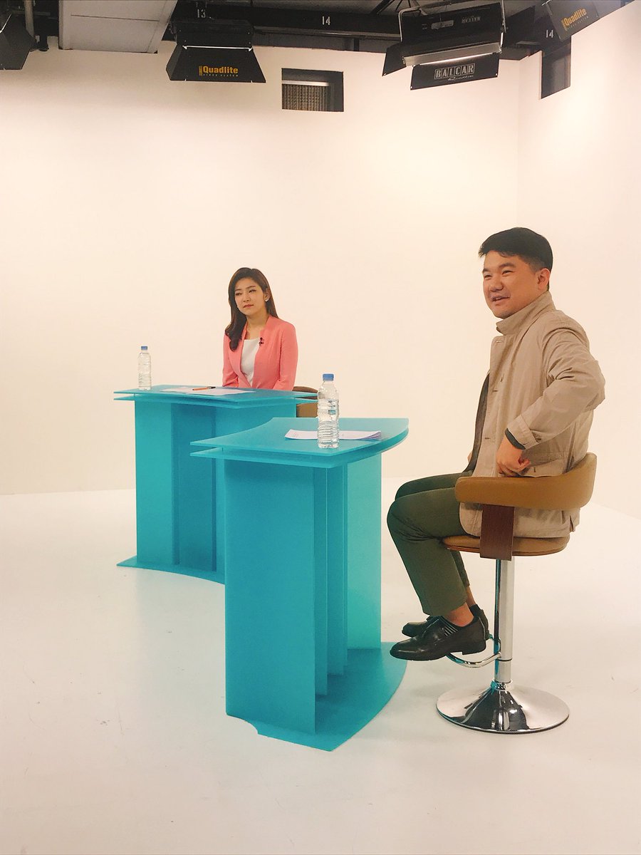 R_R_studio's tweet photo. 한국경제TV 손우람 대표님 인터뷰 현장! HKWOWTV #realityreflection #4차산업혁명 #미래에투자하라 https://t.co/9Srxrw0n2A