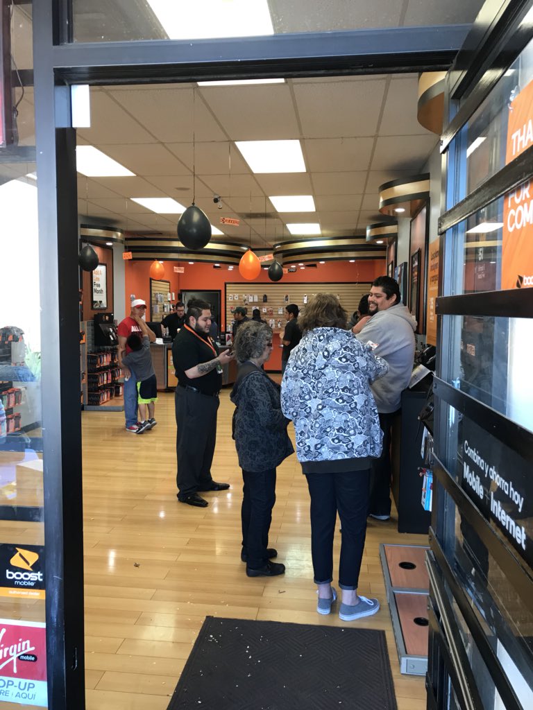 BMobileLompoc's tweet photo. Customer appreciation Day at our Lompoc Location #FreeTacos #NewActivations #Raffles #Games #Prizes #Fun #805 #BoostMobile #Lompoc #SundayFunday https://t.co/HDO34Id5f4
