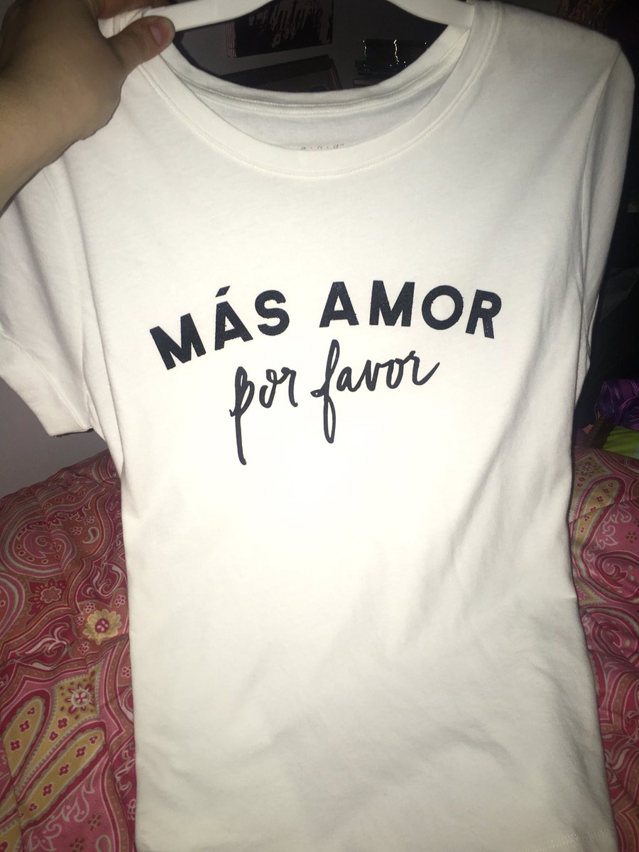 SrtaScislowicz's tweet photo. It’s the little things on a Monday like finding this Spanish shirt at @Target ❤️ #moreloveplease https://t.co/tSYcf6JMFm